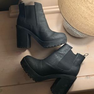 Heeled bootie